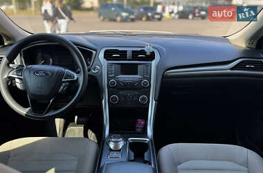 Седан Ford Fusion 2016 в 