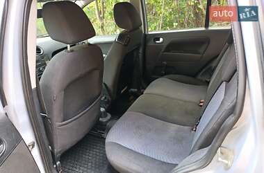 Хэтчбек Ford Fusion 2011 в 