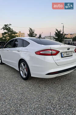 Седан Ford Fusion 2013 в 