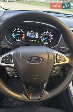 Седан Ford Fusion 2013 в 