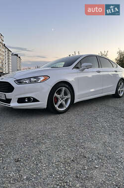 Седан Ford Fusion 2013 в 
