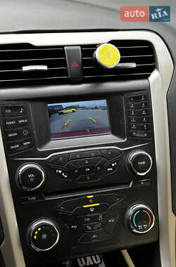 Седан Ford Fusion 2015 в 