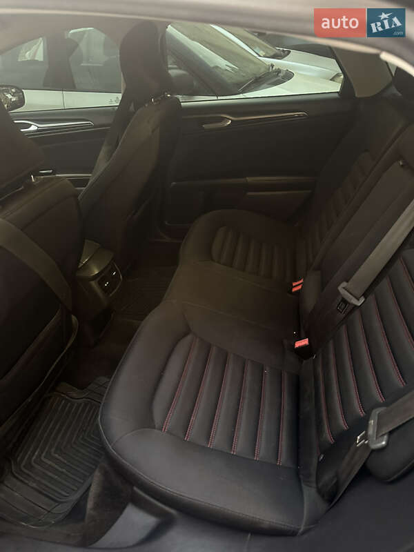 Седан Ford Fusion 2014 в Львові