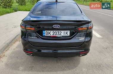 Седан Ford Fusion 2016 в 