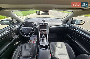 Седан Ford Fusion 2016 в 
