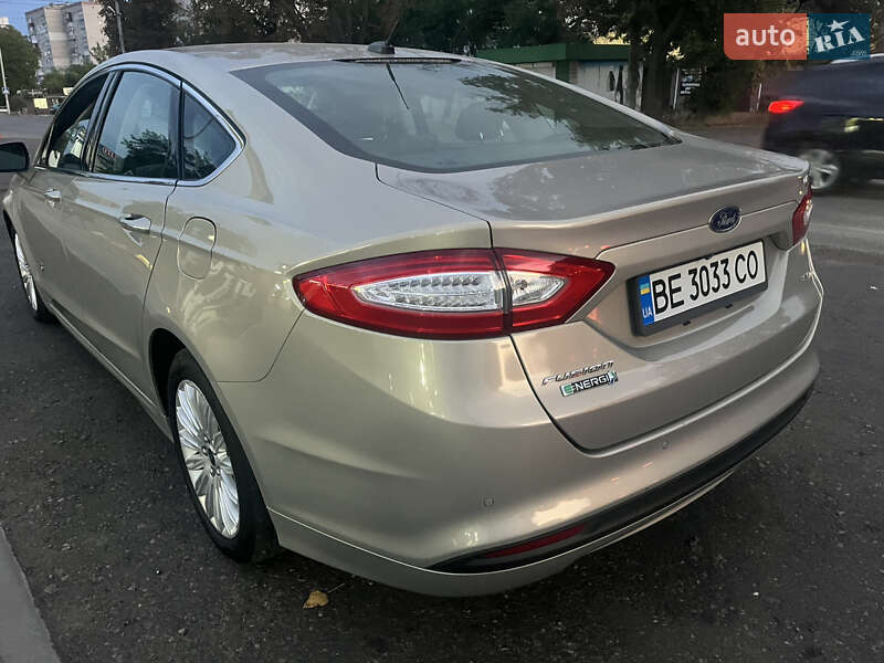 Седан Ford Fusion 2014 в Первомайську