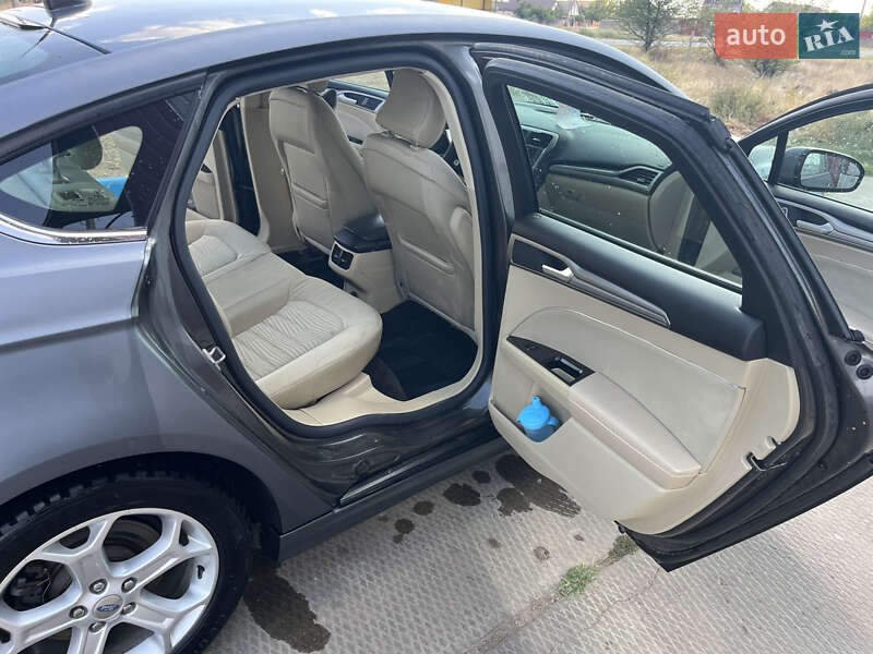Седан Ford Fusion 2015 в Одесі