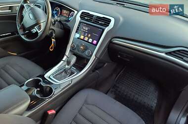 Седан Ford Fusion 2014 в 