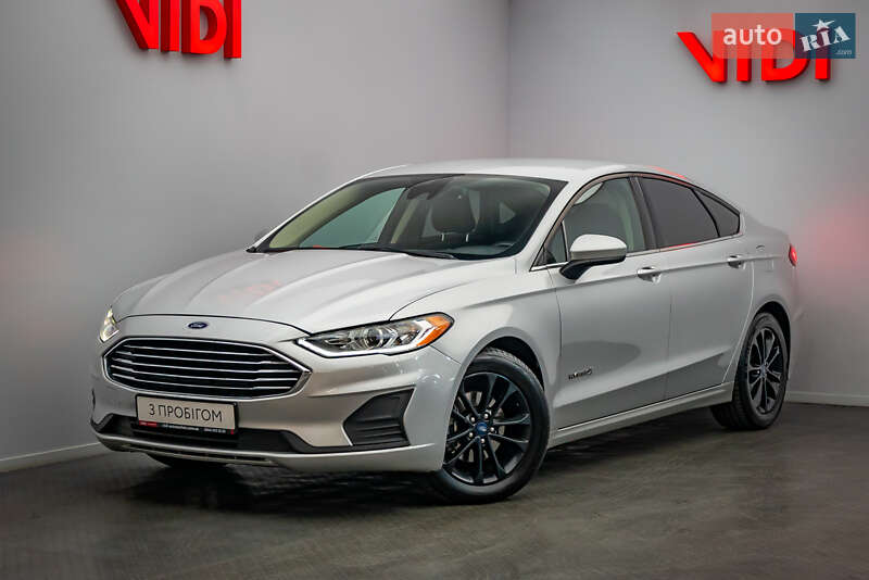 Седан Ford Fusion 2019 в 