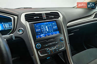 Седан Ford Fusion 2019 в 