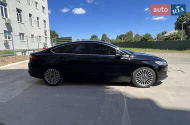 Седан Ford Fusion 2016 в 