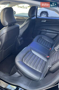 Седан Ford Fusion 2016 в 