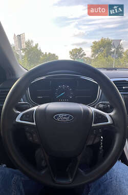 Седан Ford Fusion 2015 в 