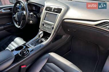 Седан Ford Fusion 2013 в 