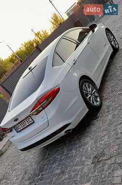 Седан Ford Fusion 2017 в 