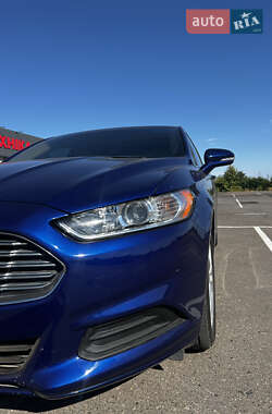 Седан Ford Fusion 2016 в 