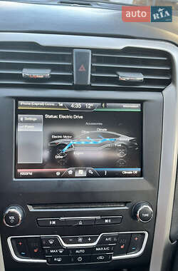 Седан Ford Fusion 2015 в 