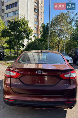 Седан Ford Fusion 2016 в 