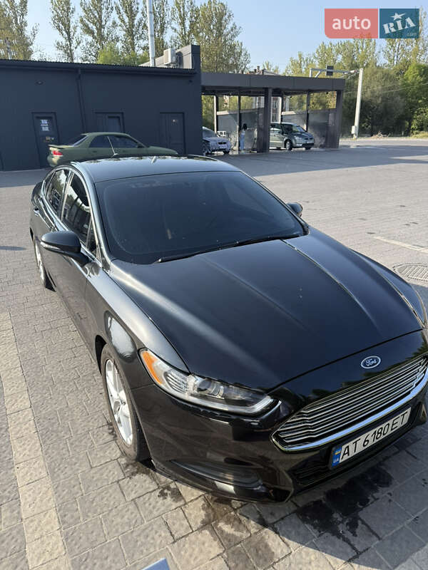 Седан Ford Fusion 2012 в 