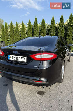 Седан Ford Fusion 2012 в Надворной