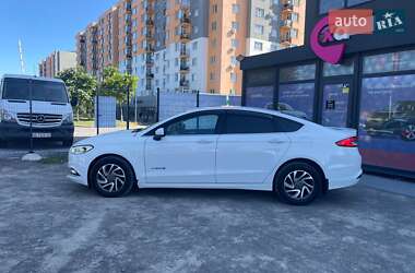 Седан Ford Fusion 2017 в 