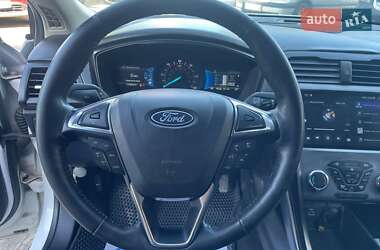 Седан Ford Fusion 2017 в 
