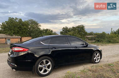 Седан Ford Fusion 2016 в 