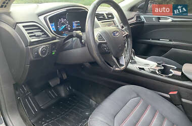 Седан Ford Fusion 2016 в 