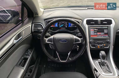 Седан Ford Fusion 2016 в 