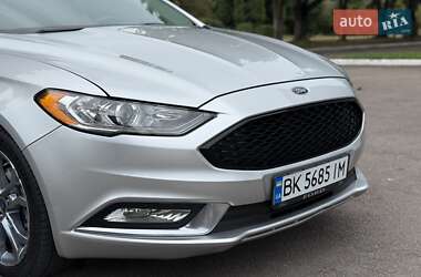 Седан Ford Fusion 2017 в 