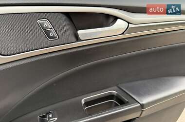 Седан Ford Fusion 2017 в 