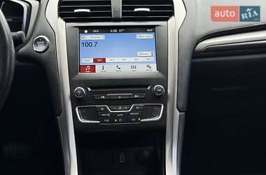 Седан Ford Fusion 2017 в 