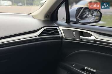 Седан Ford Fusion 2017 в 