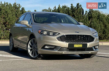 Седан Ford Fusion 2016 в 