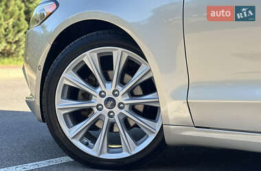 Седан Ford Fusion 2016 в 