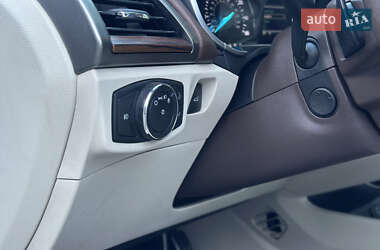 Седан Ford Fusion 2016 в 