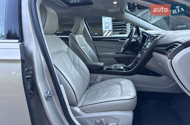 Седан Ford Fusion 2016 в 