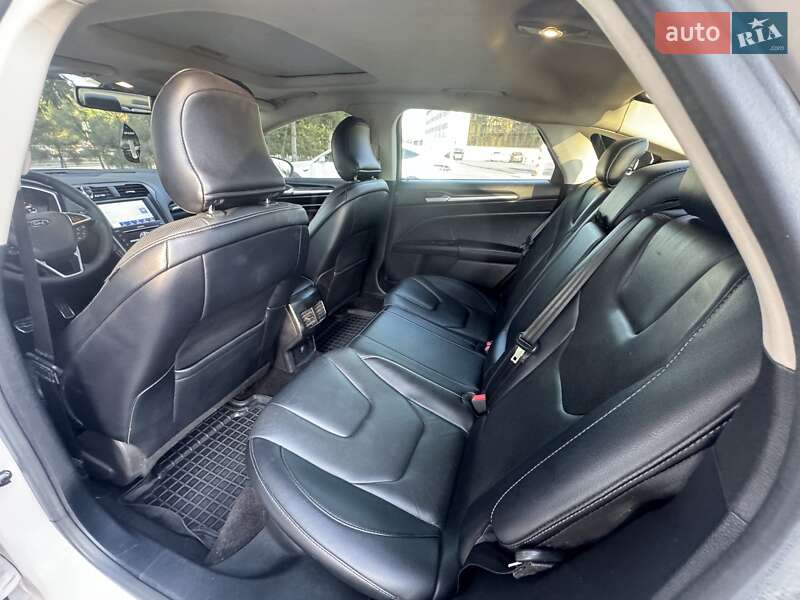 Седан Ford Fusion 2016 в Одесі