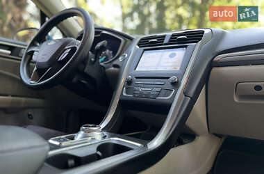 Седан Ford Fusion 2017 в 