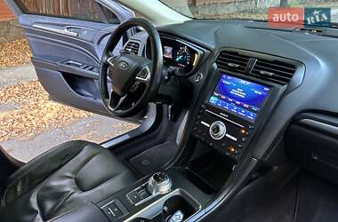 Седан Ford Fusion 2019 в 