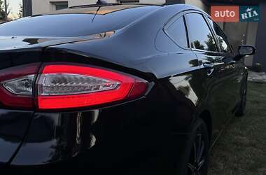 Седан Ford Fusion 2013 в 