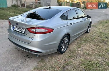 Седан Ford Fusion 2015 в  фото 4 Седан Ford Fusion 2015 в