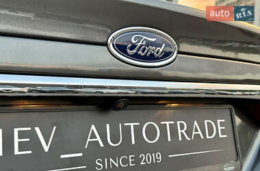 Седан Ford Fusion 2017 в 