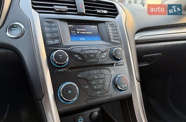 Седан Ford Fusion 2017 в 