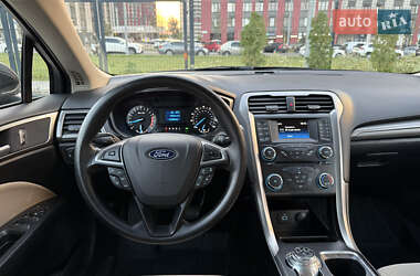 Седан Ford Fusion 2017 в 