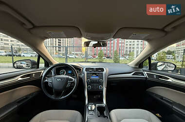 Седан Ford Fusion 2017 в 