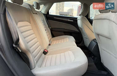 Седан Ford Fusion 2017 в 