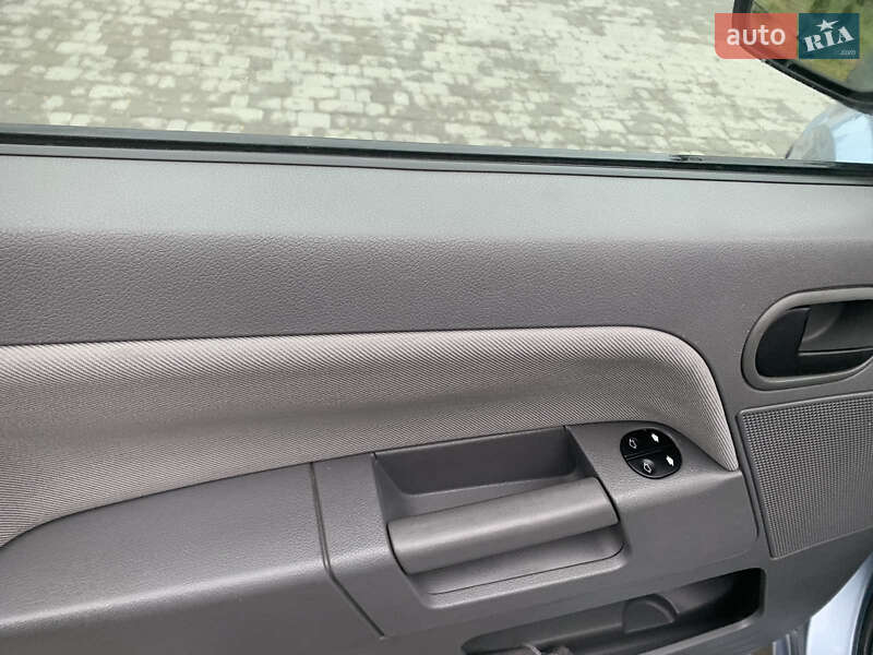 Хэтчбек Ford Fusion 2004 в Борщеве