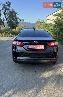 Седан Ford Fusion 2016 в 