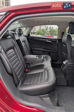 Седан Ford Fusion 2013 в 